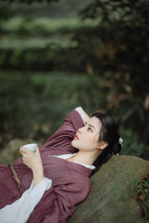 大学生情侣约单身男玩