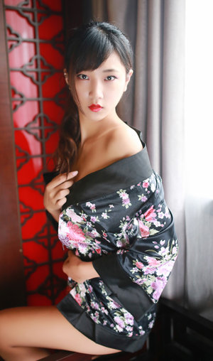 日本边摸边吃奶边做视频