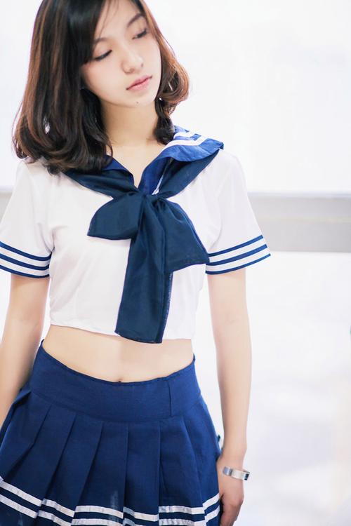 美女直播间脱内衣给粉丝看奶