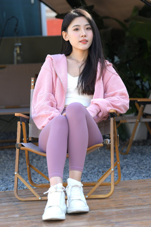 jizz老师奶水多多