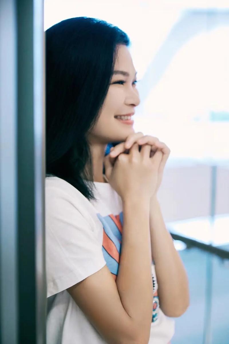 小女上房揭瓦第10集