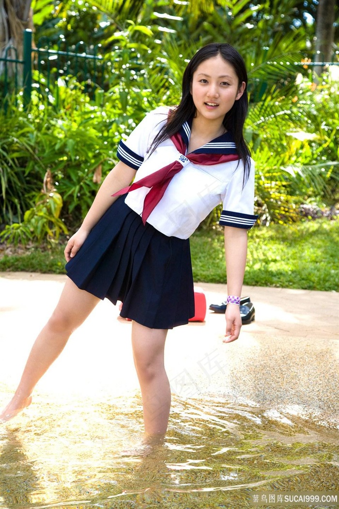 挠比基尼美女敏感部位